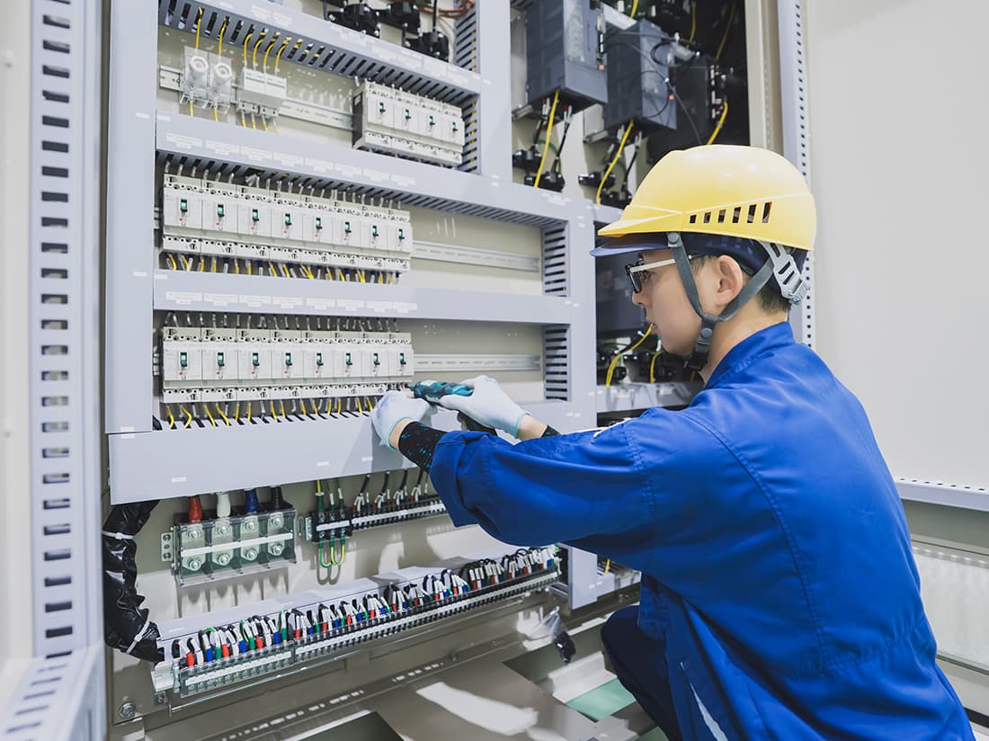 電気機械組み立て